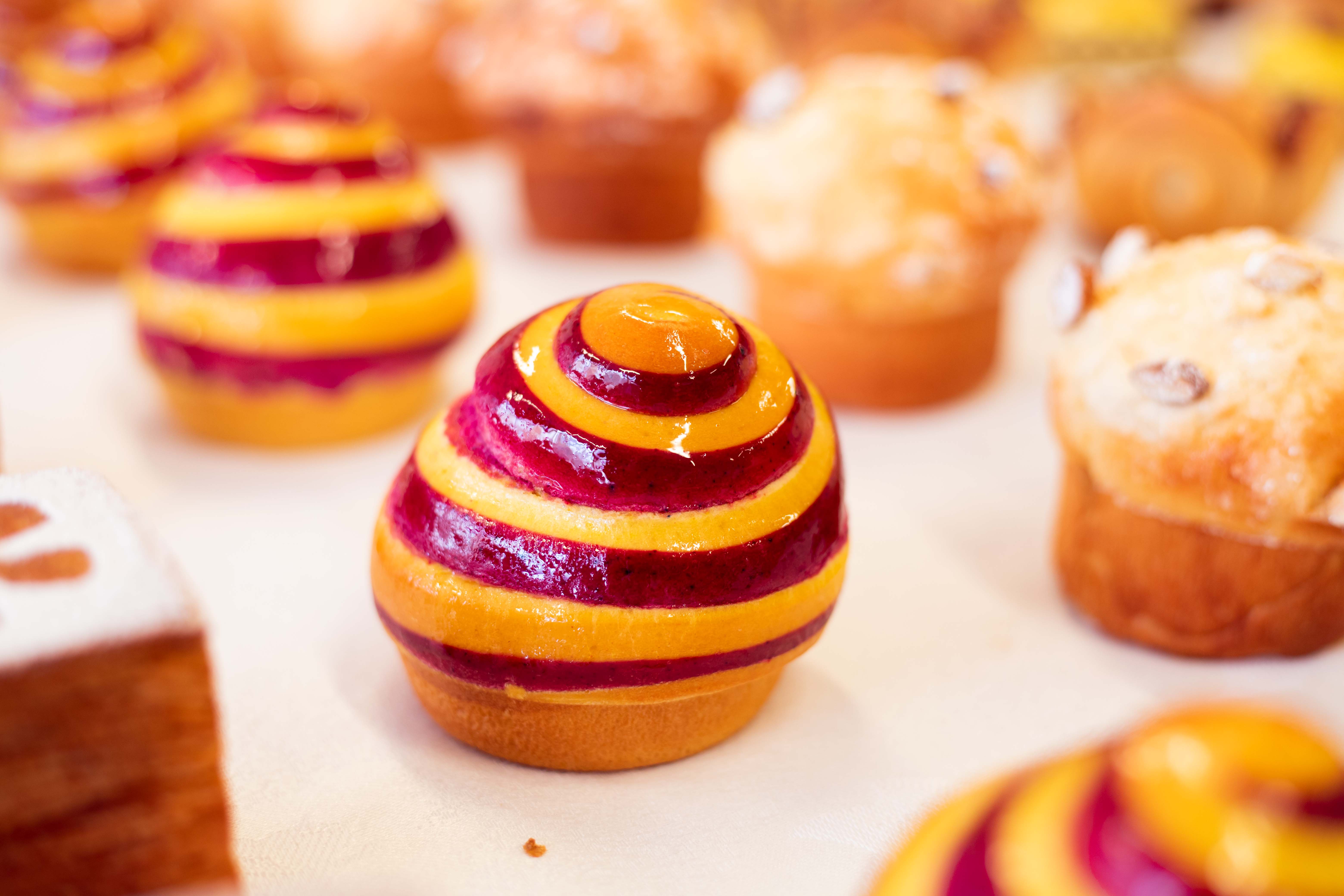 Photo au format paysage d'un gateau à la framboise créé par Olivier Magne de l'INBP de Rouen