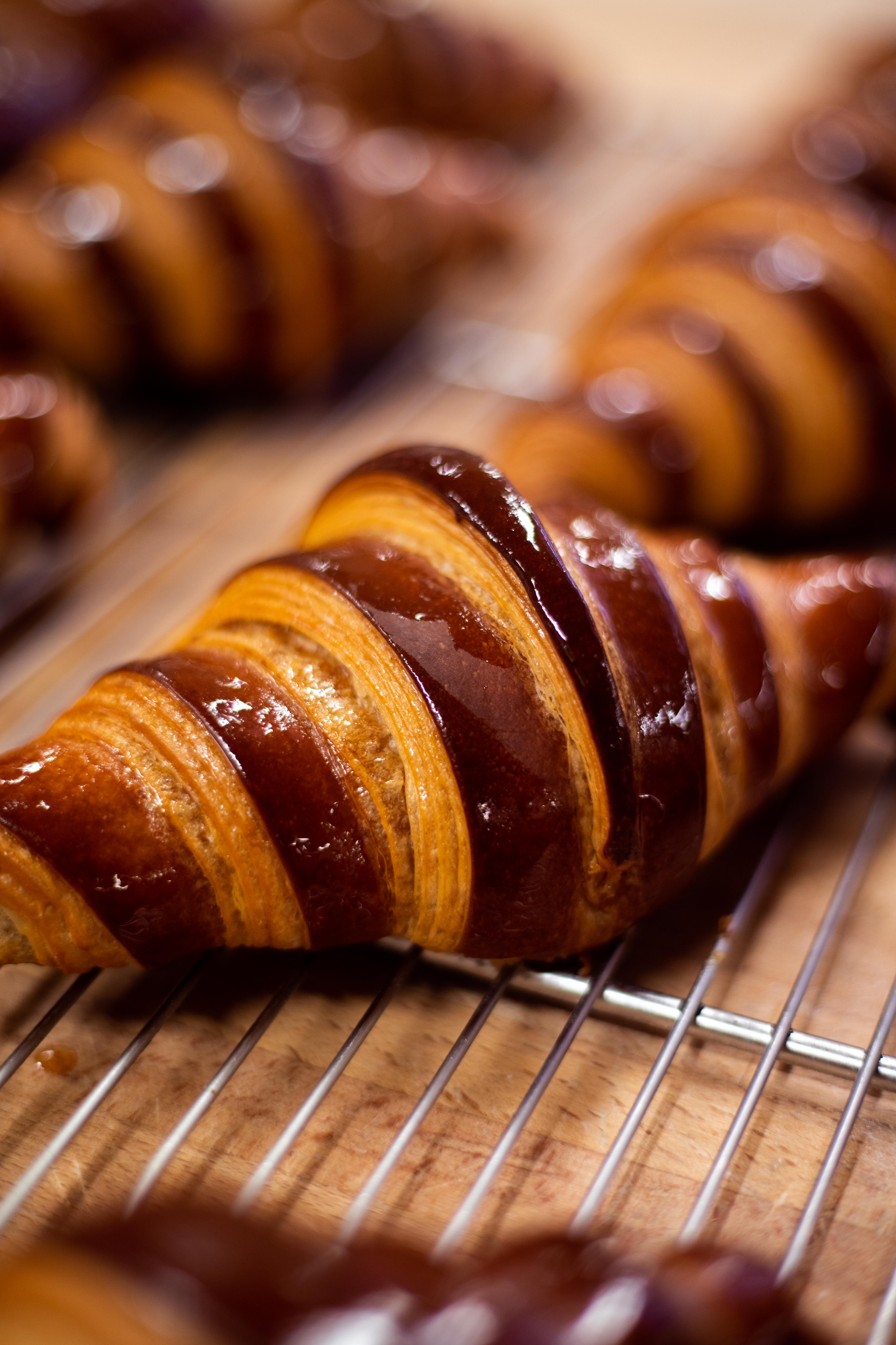Photo au format portrait d'un croissant au chocolat de Olivier Doublet de l'INBP de Rouen